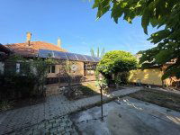 Eladó családi ház, Cegléden 69.9 M Ft, 4 szobás