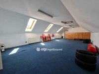 Eladó családi ház, Pápán 129 M Ft, 10 szobás