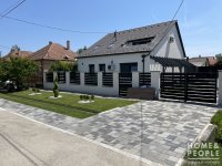 Eladó családi ház, Szegeden 239 M Ft, 7 szobás