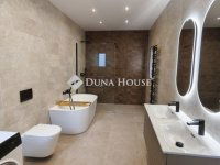 Eladó téglalakás, Pécsett 110 M Ft, 4 szobás