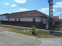 Eladó családi ház, Abádszalókban 84 M Ft, 7 szobás