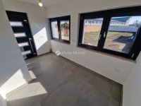 Eladó ikerház, Baján 54 M Ft, 3 szobás / költözzbe.hu