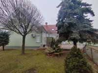Eladó családi ház, Cegléden 125 M Ft, 6 szobás