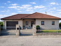 Eladó családi ház, Gyenesdiáson 229.9 M Ft, 4 szobás