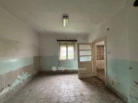 Eladó családi ház, Bakonyszentivánon 8.5 M Ft, 2 szobás