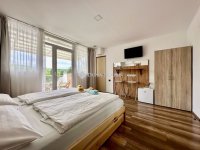 Eladó családi ház, Abaligeten 135 M Ft, 9 szobás