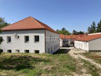 Eladó családi ház, Esztergomban 665 M Ft, 46 szobás