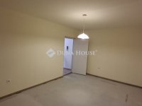 Eladó panellakás, Pécsett 45 M Ft, 2+1 szobás
