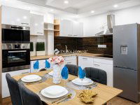 Eladó családi ház, XII. kerületben 395 M Ft, 14 szobás