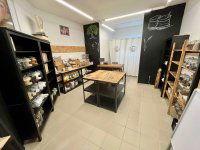 Eladó üzlethelyiség