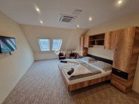 Eladó téglalakás, Baján 180 M Ft, 9+4 szobás