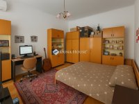 Eladó téglalakás, Budapesten, VI. kerületben 136 M Ft, 1 szobás