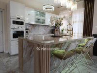 Eladó családi ház, Érden 249.9 M Ft, 10 szobás