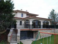 Eladó családi ház, Szentendrén 609.6 M Ft, 3 szobás