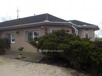 Eladó nyaraló, Szentesen 238 M Ft, 4 szobás