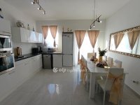 Eladó családi ház, Ercsiben 54.9 M Ft, 3 szobás