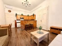 Kiadó téglalakás, albérlet, V. kerületben, Szép utcában