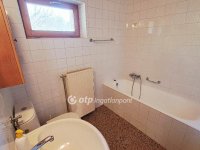 Eladó családi ház, Balatonakarattyán 180 M Ft, 3 szobás