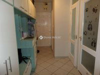 Eladó panellakás, Komlón 24.5 M Ft, 3 szobás