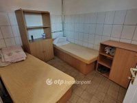 Eladó családi ház, Pápán 249 M Ft, 9+11 szobás