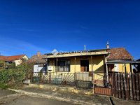 Eladó családi ház, Pécsett 33.4 M Ft, 2 szobás