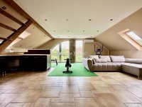 Eladó családi ház, Pécsett 250 M Ft, 9 szobás