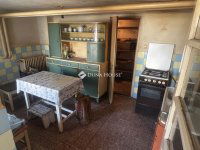 Eladó családi ház, Cecén 32.5 M Ft, 3 szobás