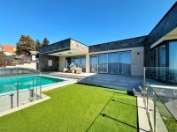 Eladó családi ház, Pécsett 425 M Ft, 4 szobás