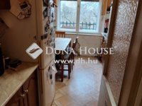 Eladó téglalakás