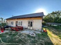 Eladó családi ház, Dánszentmiklóson 31.99 M Ft, 3 szobás