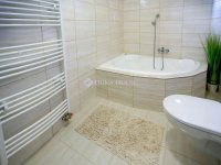 Eladó családi ház, Siófokon 157 M Ft, 7 szobás