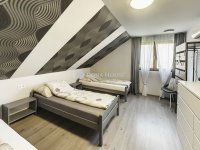 Eladó családi ház, Kecskeméten 199 M Ft, 9 szobás