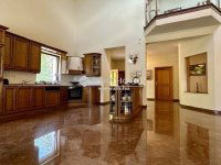 Eladó családi ház, Leányfaluban 582 M Ft, 6+1 szobás