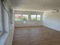 Kiadó iroda, Pécsett 159 E Ft / hó, 1 szobás