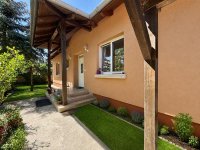 Eladó családi ház, Dunakeszin 244.9 M Ft, 8 szobás