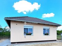 Eladó családi ház, Újlengyelen 93.9 M Ft, 4 szobás