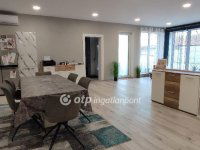 Eladó családi ház, Pápán 180 M Ft, 5+2 szobás