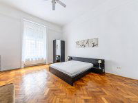 Eladó téglalakás, VI. kerületben 158 M Ft, 4 szobás