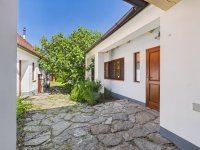 Eladó családi ház, Tatán 160 M Ft, 6 szobás