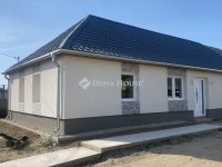 Eladó ikerház, Tápióbicskén 49.5 M Ft, 4 szobás