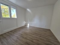 Eladó panellakás, Pécsett 49.9 M Ft, 3 szobás