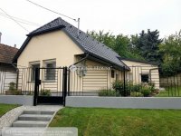 Eladó családi ház, Lábatlanon 23 M Ft, 3 szobás