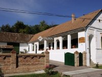 Eladó családi ház, Villánykövesden 198 M Ft, 8 szobás