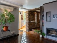 Eladó családi ház, Pécsett 460 M Ft, 8 szobás