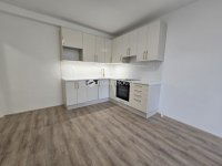 Eladó panellakás, Pécsett 48.9 M Ft, 3 szobás