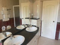 Eladó családi ház, Vácon 275 M Ft, 8 szobás