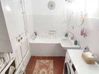 Eladó téglalakás, Pécsett 97.2 M Ft, 3 szobás