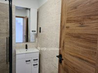 Eladó téglalakás, III. kerületben 69.999 M Ft, 2 szobás