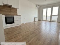 Eladó panellakás, Pécsett 55.9 M Ft, 3 szobás