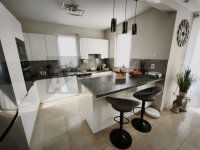 Eladó családi ház, Sándorfalván 97.5 M Ft, 5 szobás